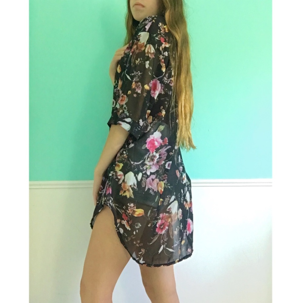 ❗️DONATING TMRW❗️ Floral Kimono🌺